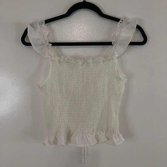 ❌SOLD❌White Crop Top - Picture 2 of 3